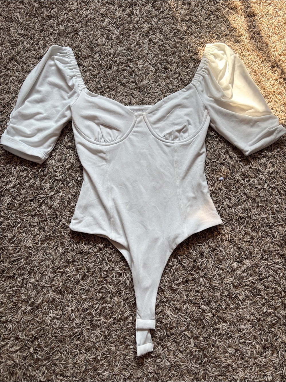 Astr Cream Sweetheart Puff-Sleeve Bodysuit